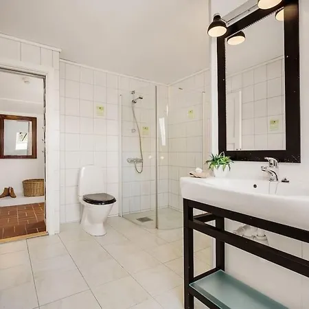 Central, Spacious Lejlighed *